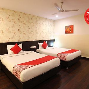 Vaccinated Staff - Capital O 18592 M Hotel